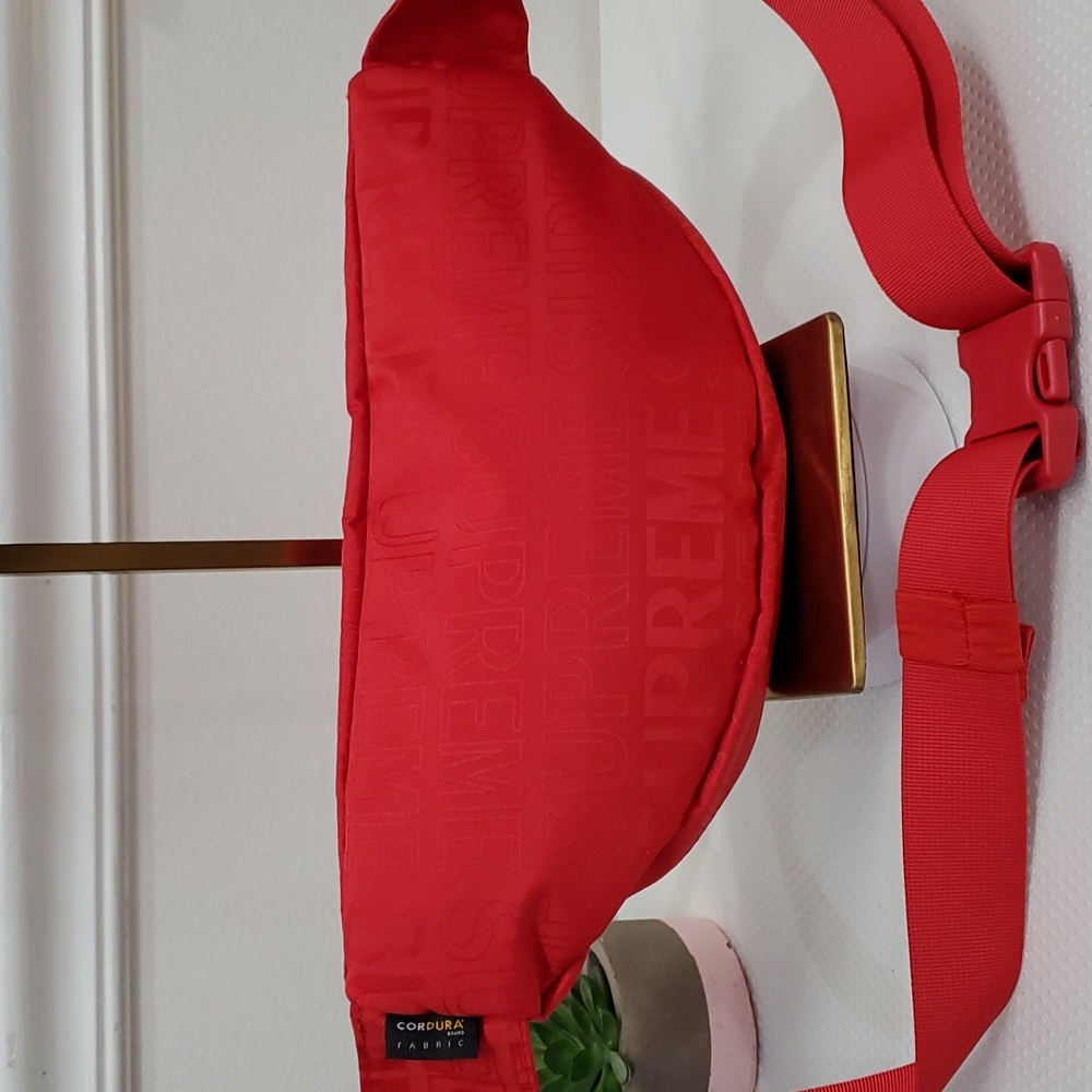NWOT Supreme Waist Bag❤️❤️ - Picture 8 of 13